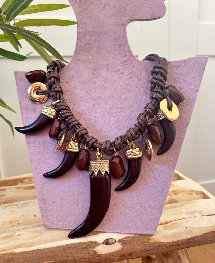 Collar cuerno marrón