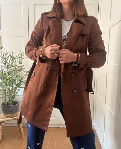 Gabardina marrón