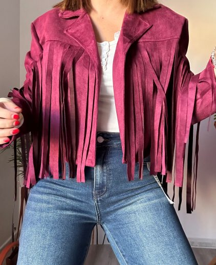 Chaqueta burdeos de flecos en antelina