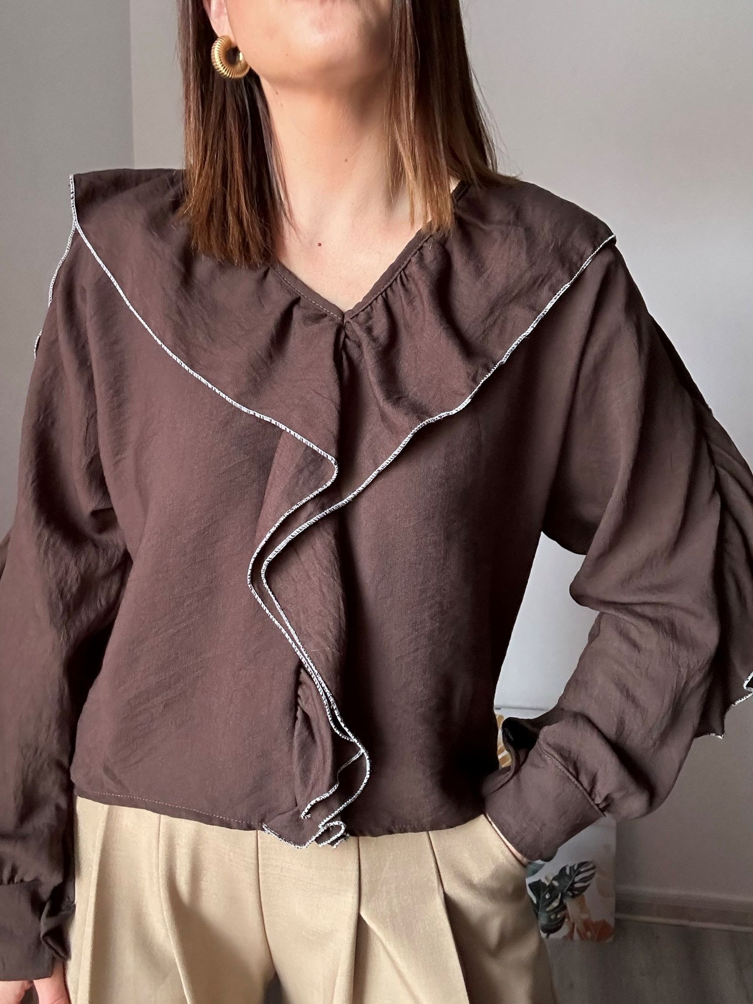 Blusa volantes marrón 3