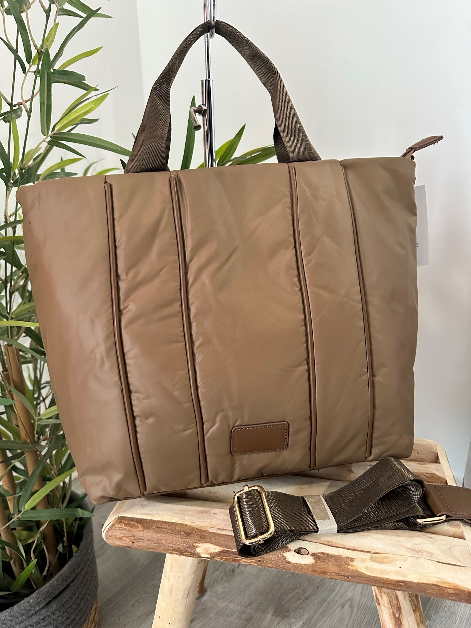 Bolso liso marrón 4
