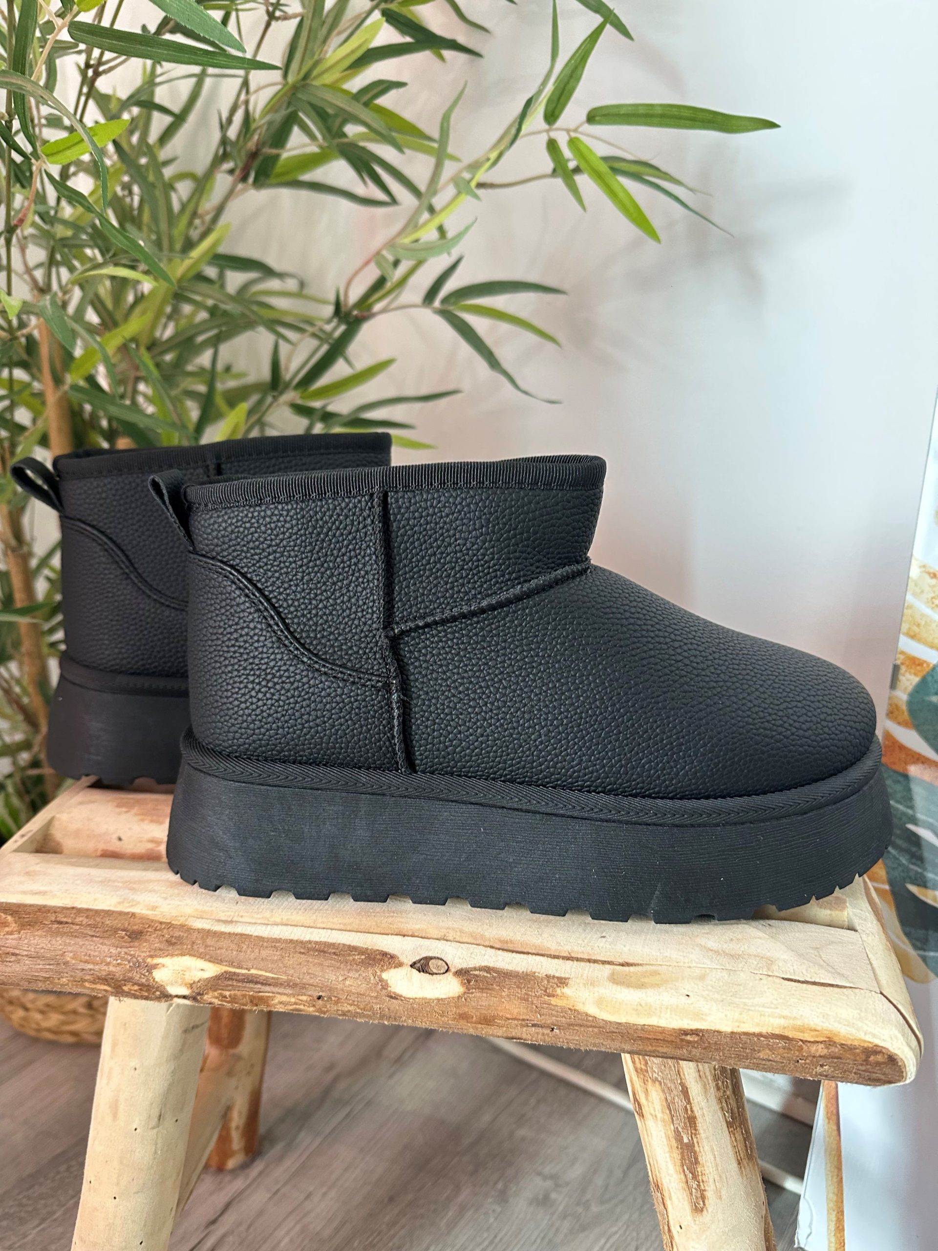 Botín australiano negro polipiel 2