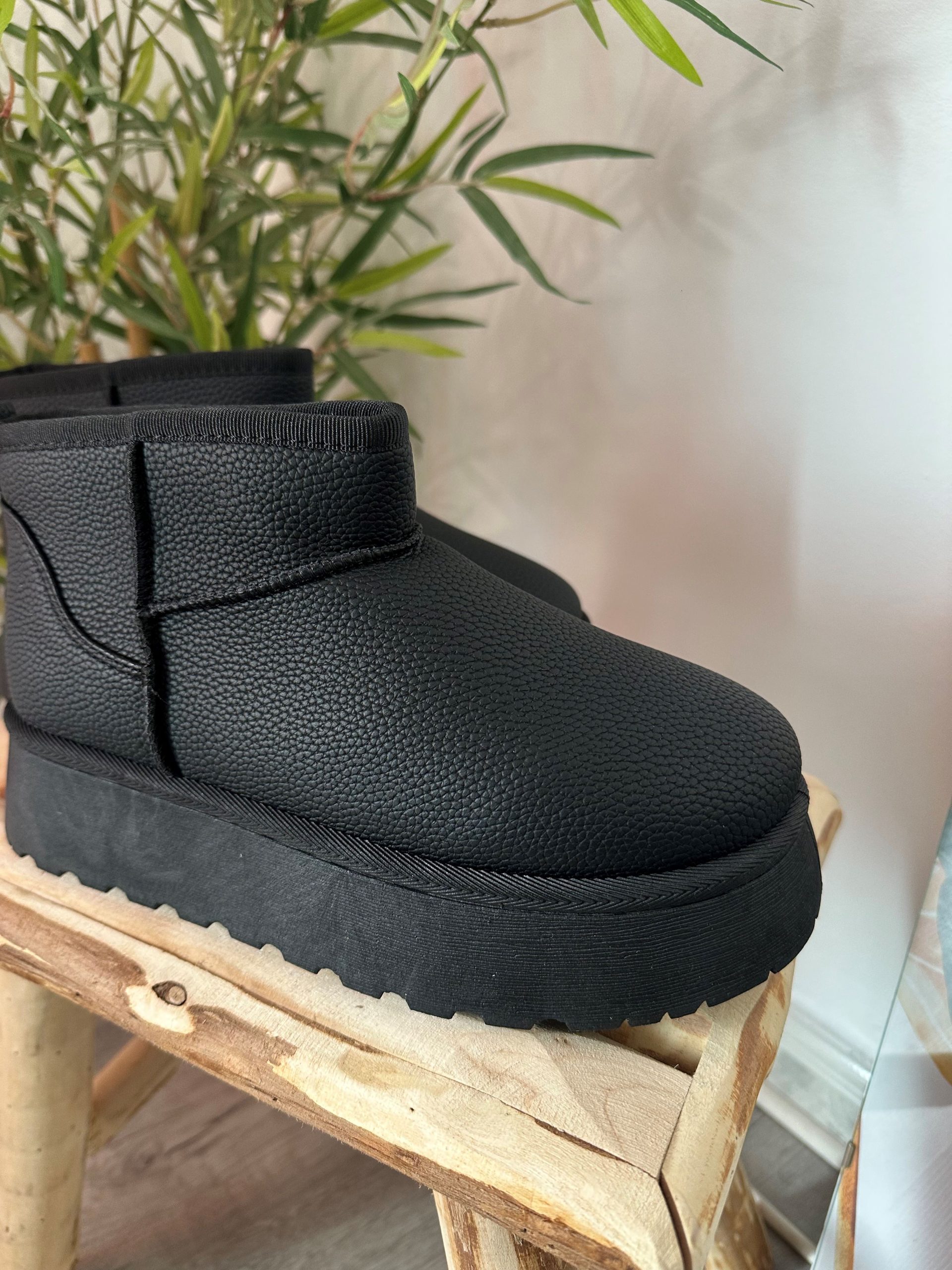 Botín australiano negro polipiel 3