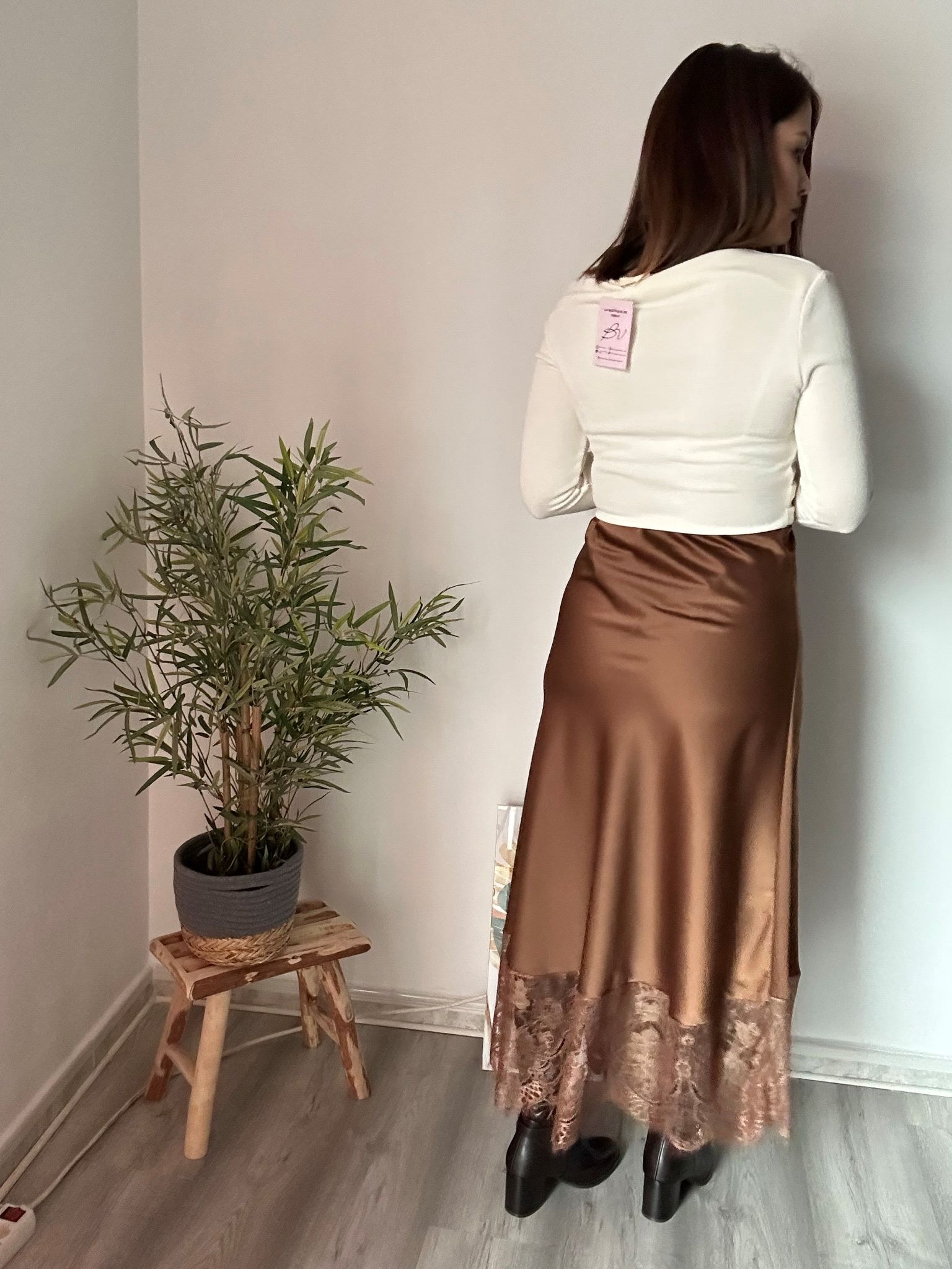 Falda satén camel 1