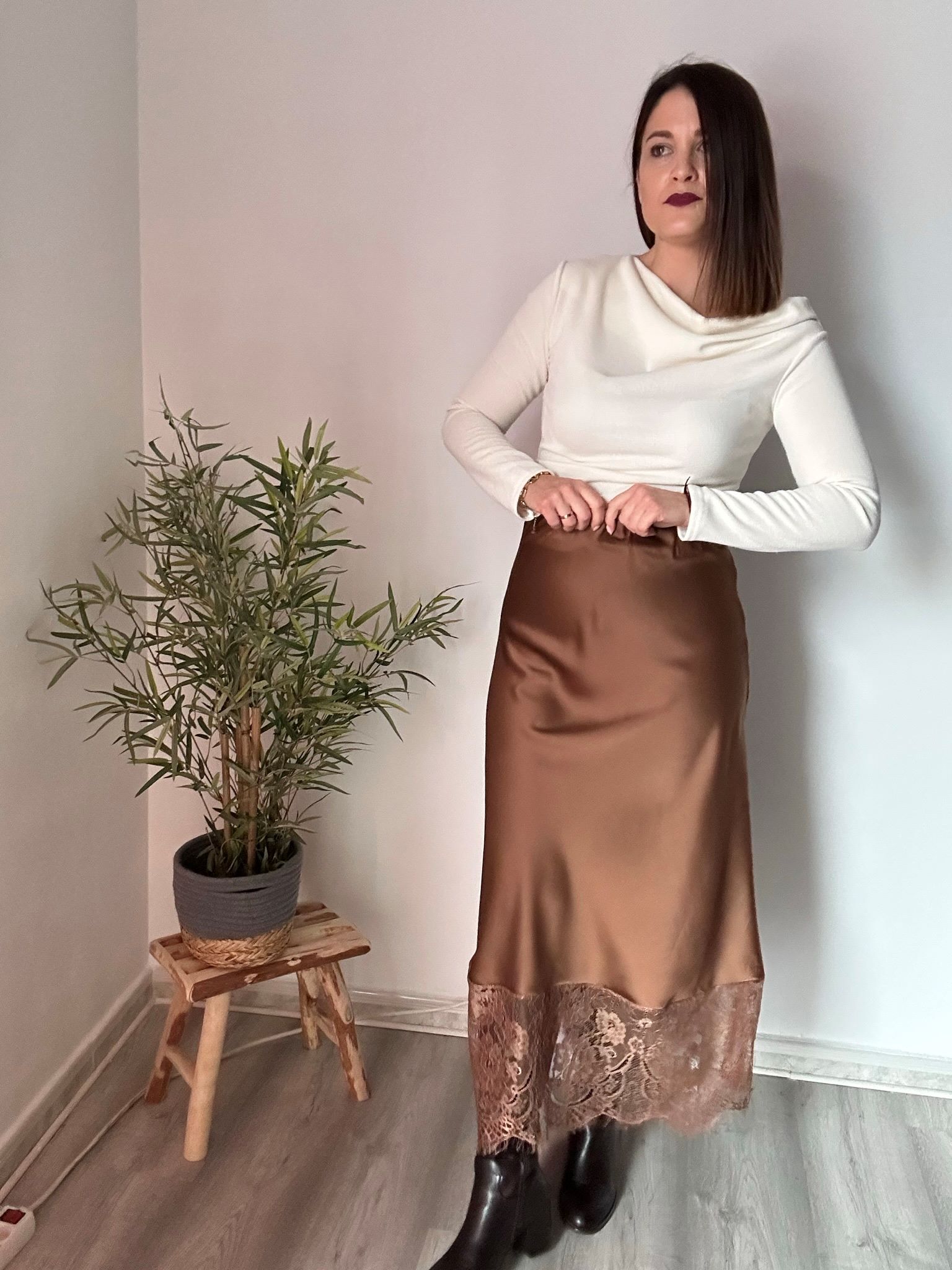 Falda satén camel 2