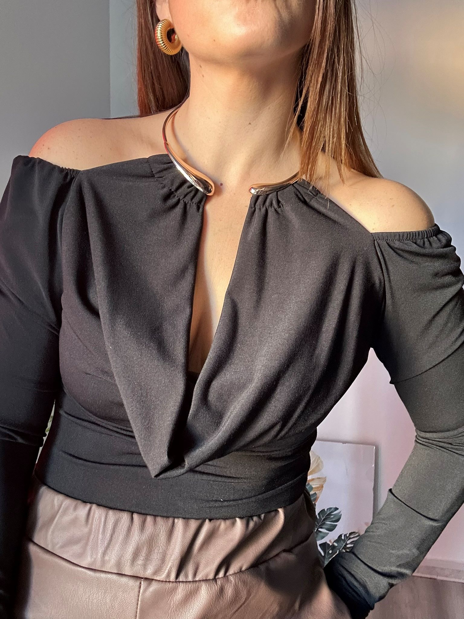 Camiseta negra collar 2