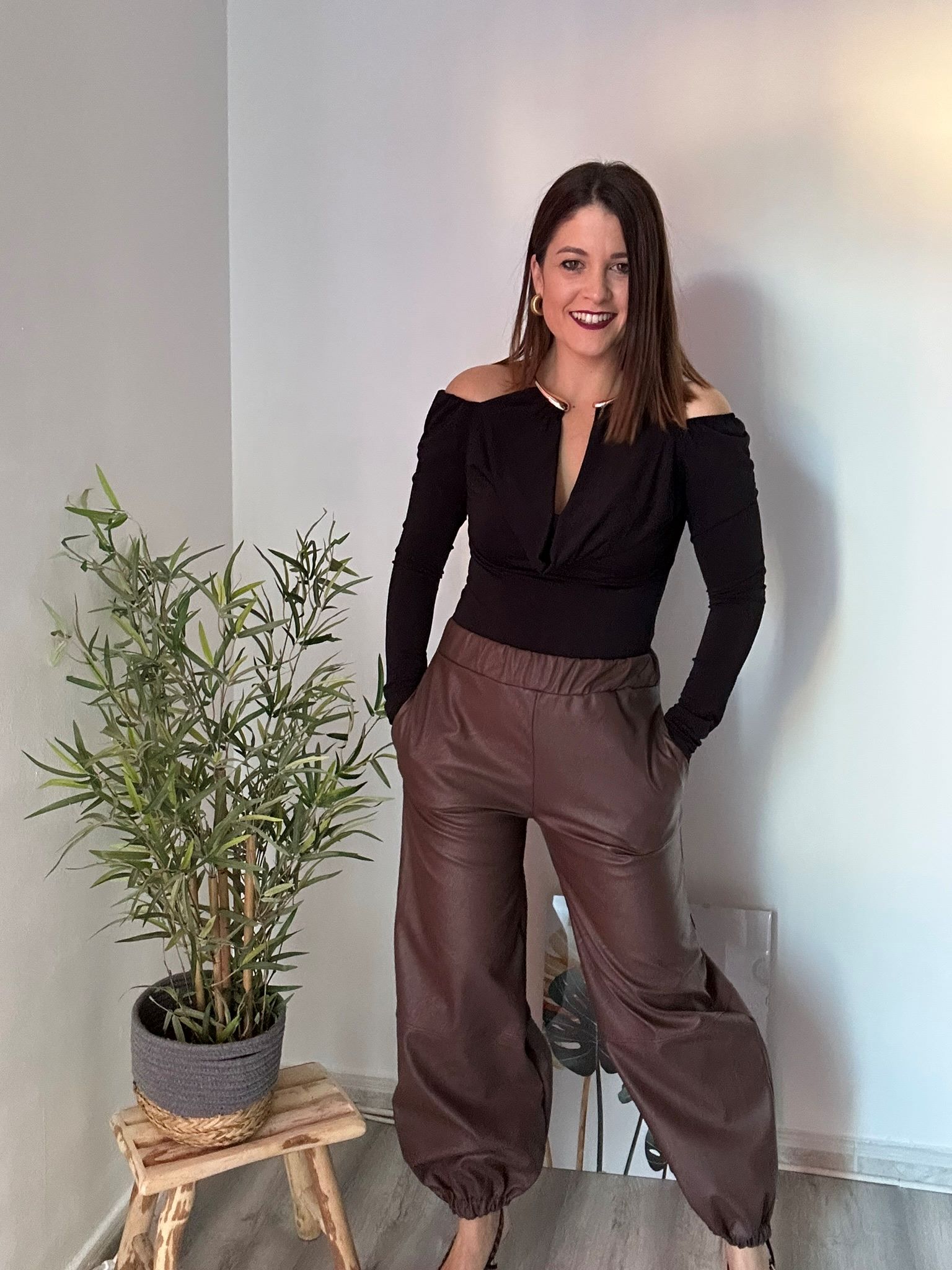 Camiseta negra collar 4