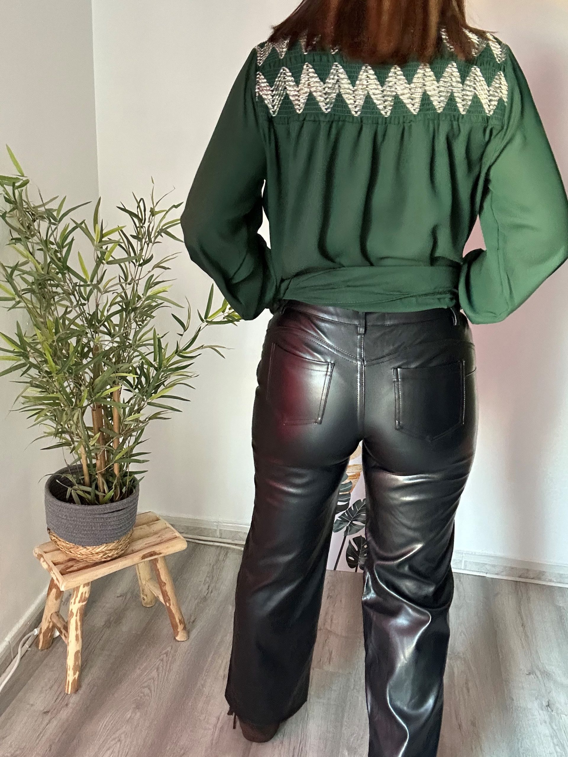 Pantalón polipiel negro 3