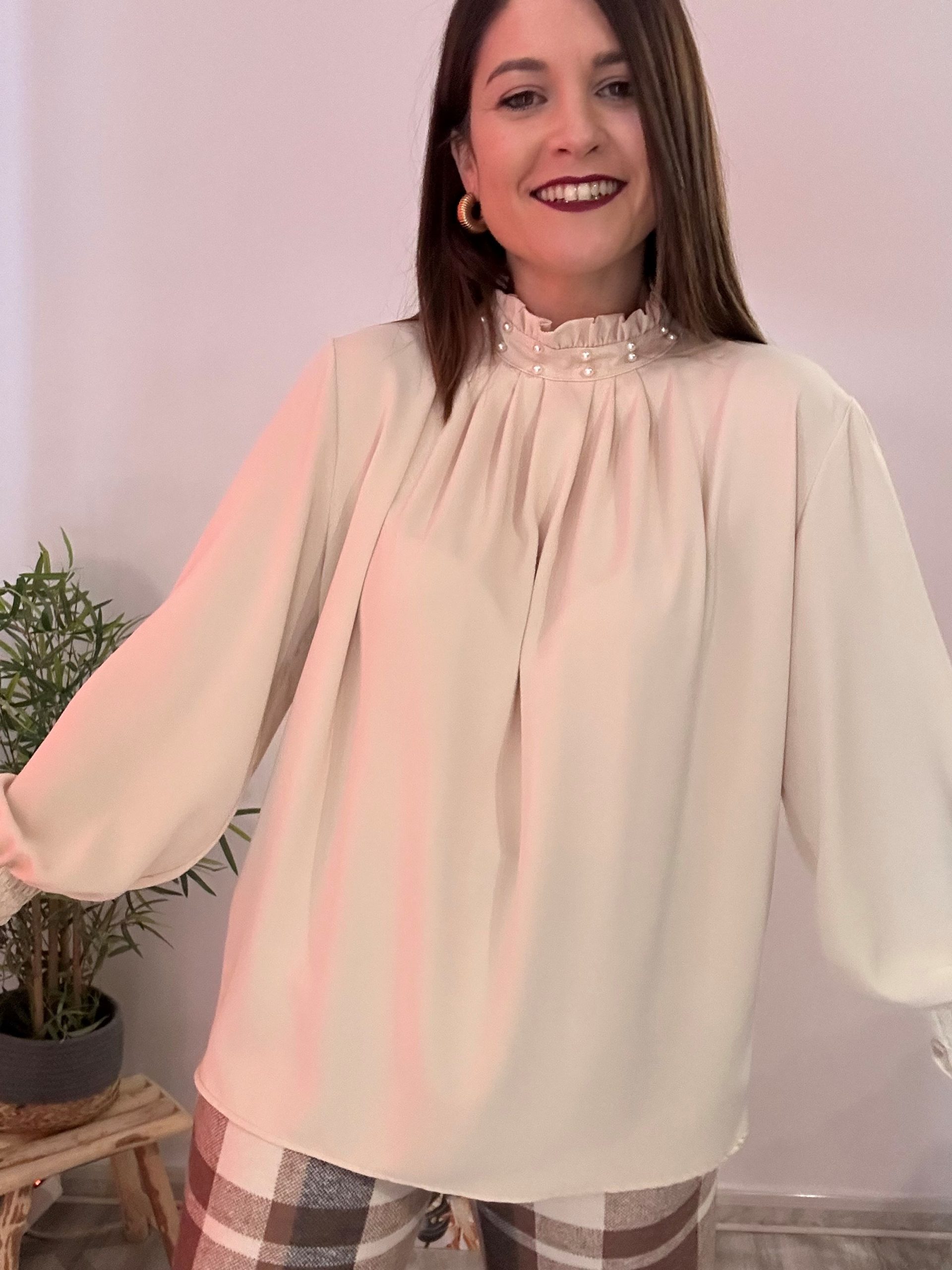 Blusa perlas beige 1