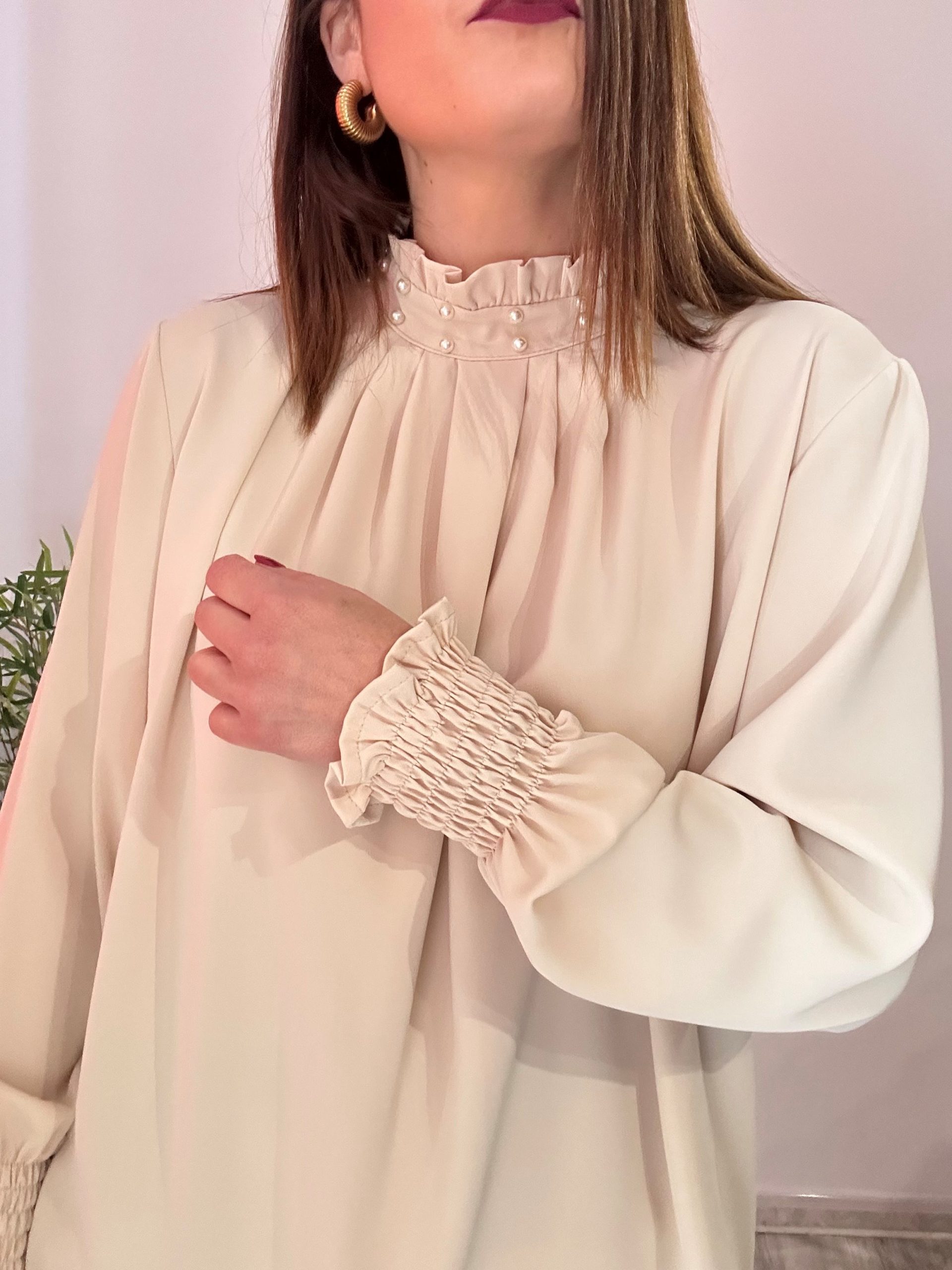 Blusa perlas beige 2
