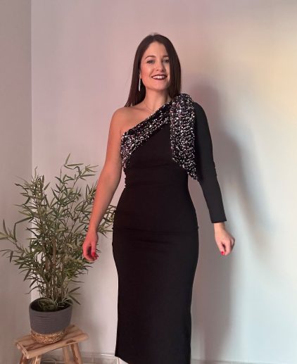 Vestido entallado negro