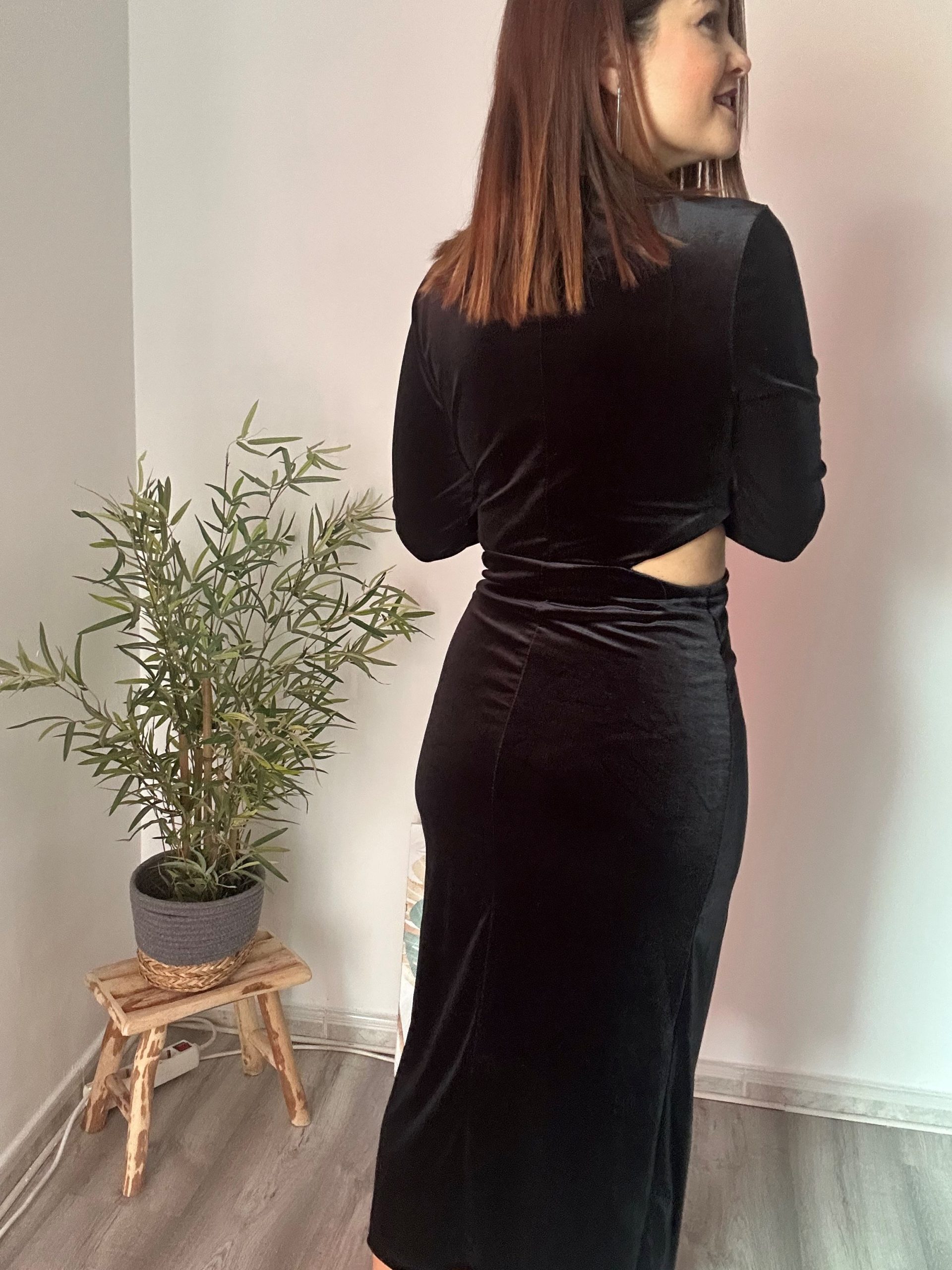 Vestido negro terciopelo cut out 2