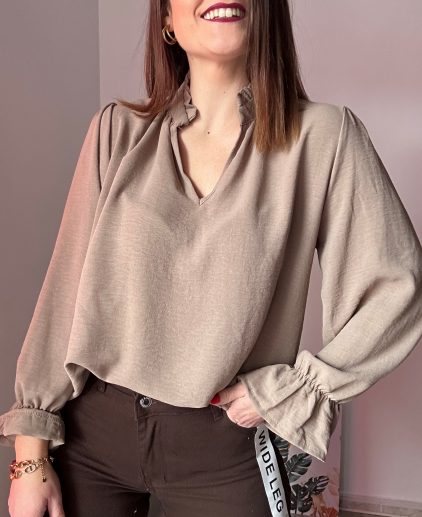 Blusa camel escote pico