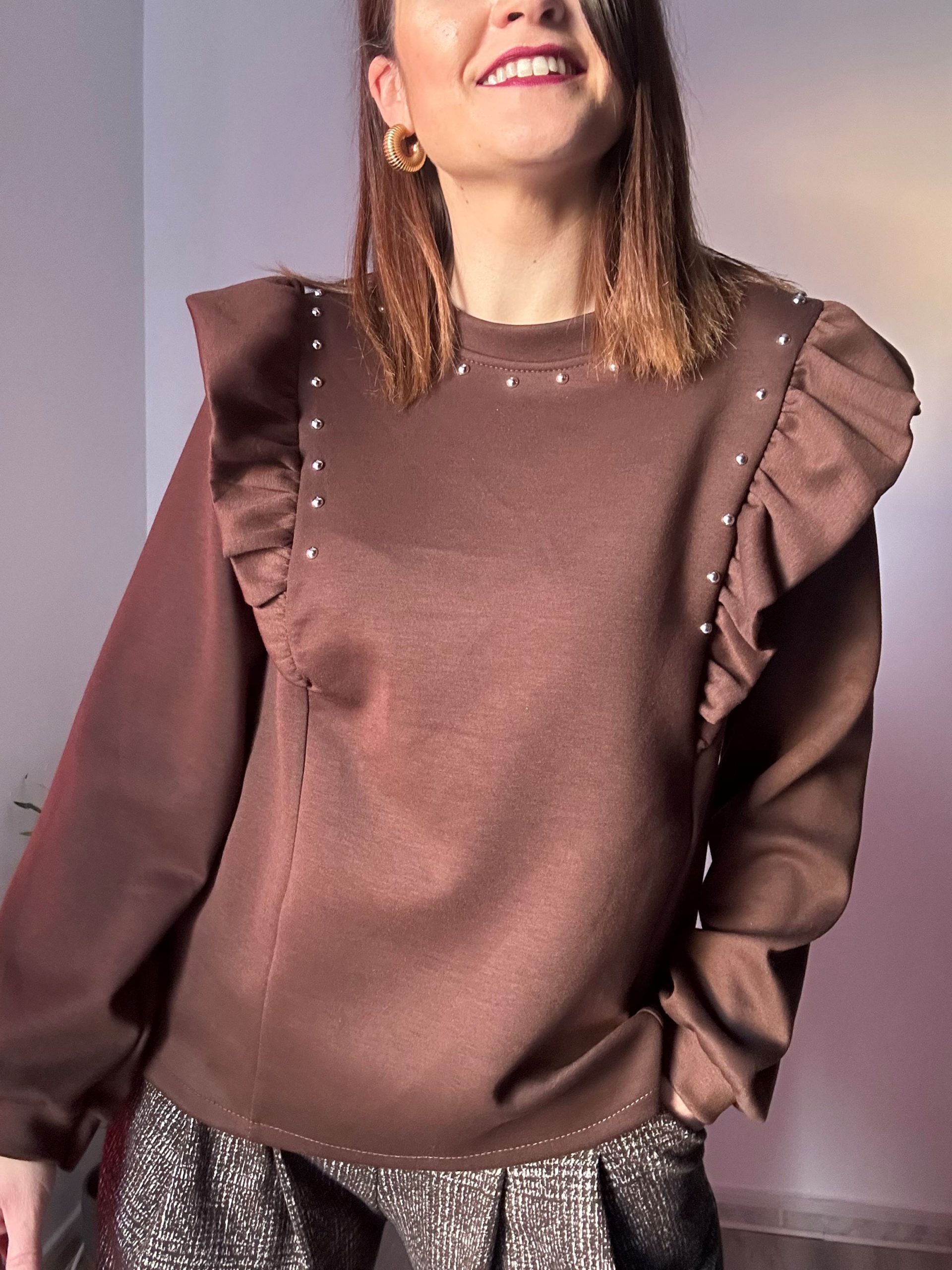 sudadera marrón volantes 1