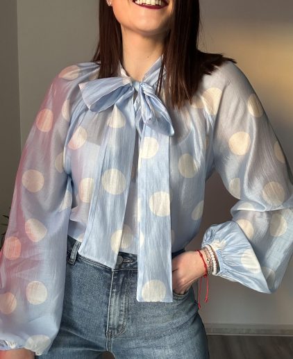 Blusa lunares azul cielo