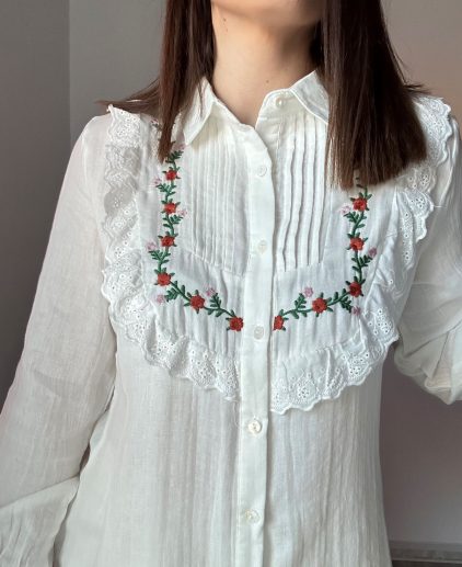 Camisa bordada blanca