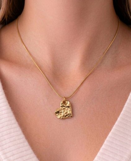 Colgante corazón relieve