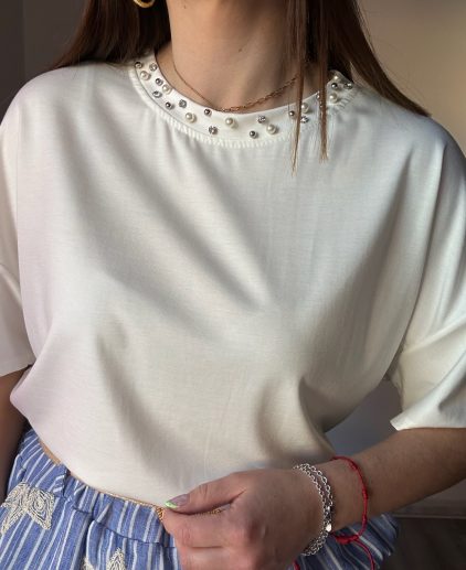 Camiseta blanca oversize perlas