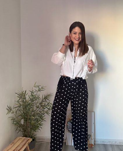 Pantalón negro lunares