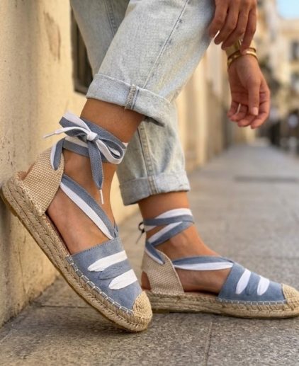 Esparteñas azules y blancas