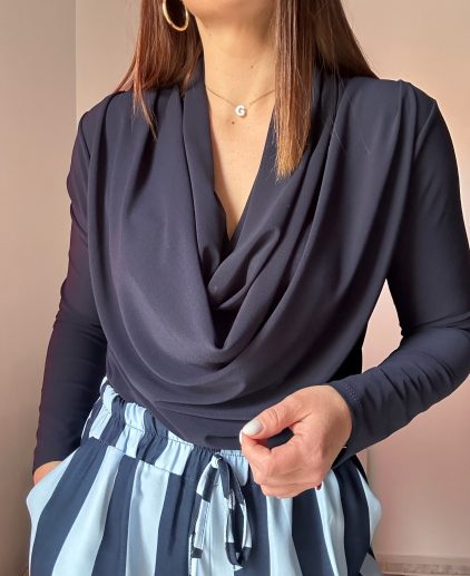 Blusa cuello redondo azul marino