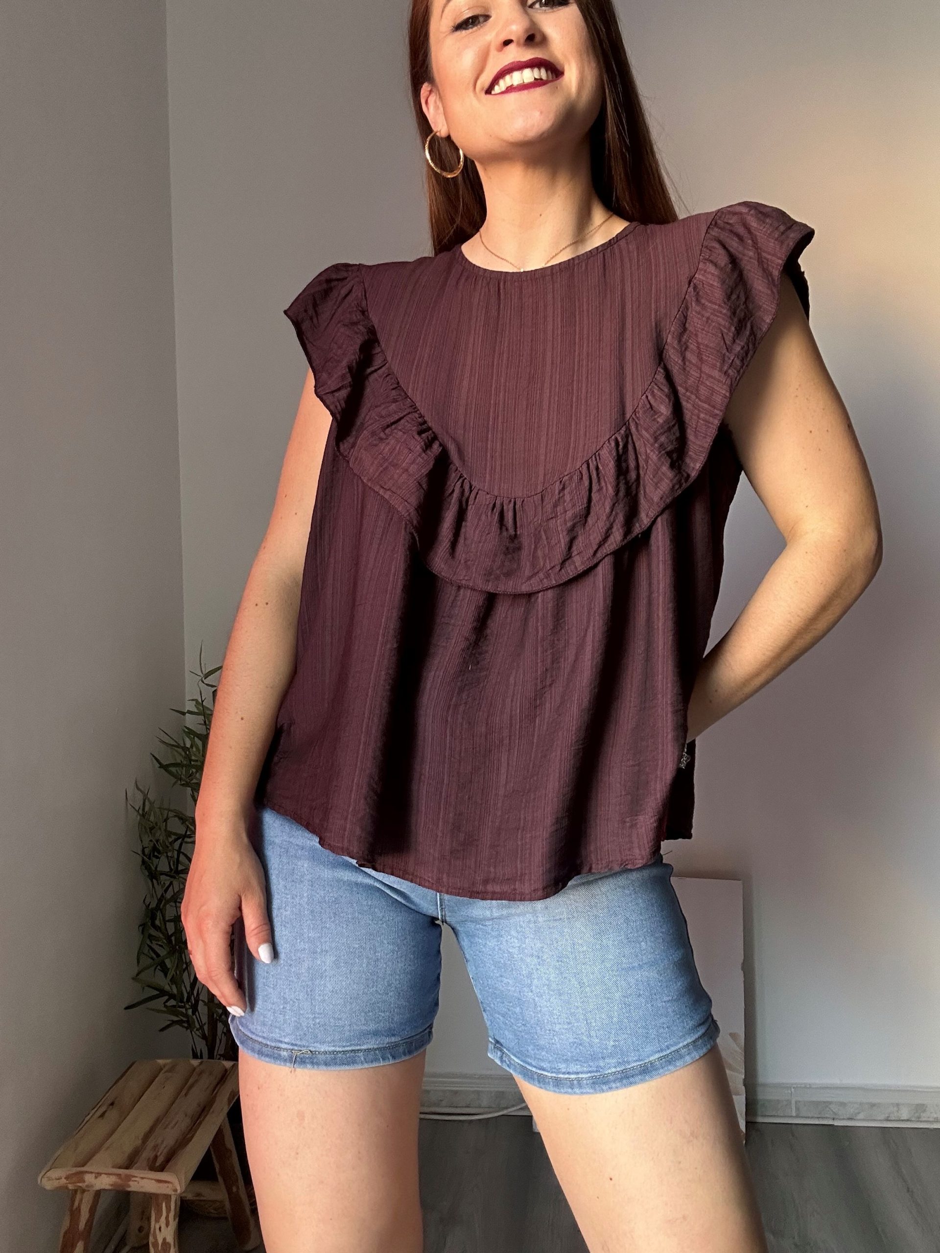 Blusa berenjena volante 1