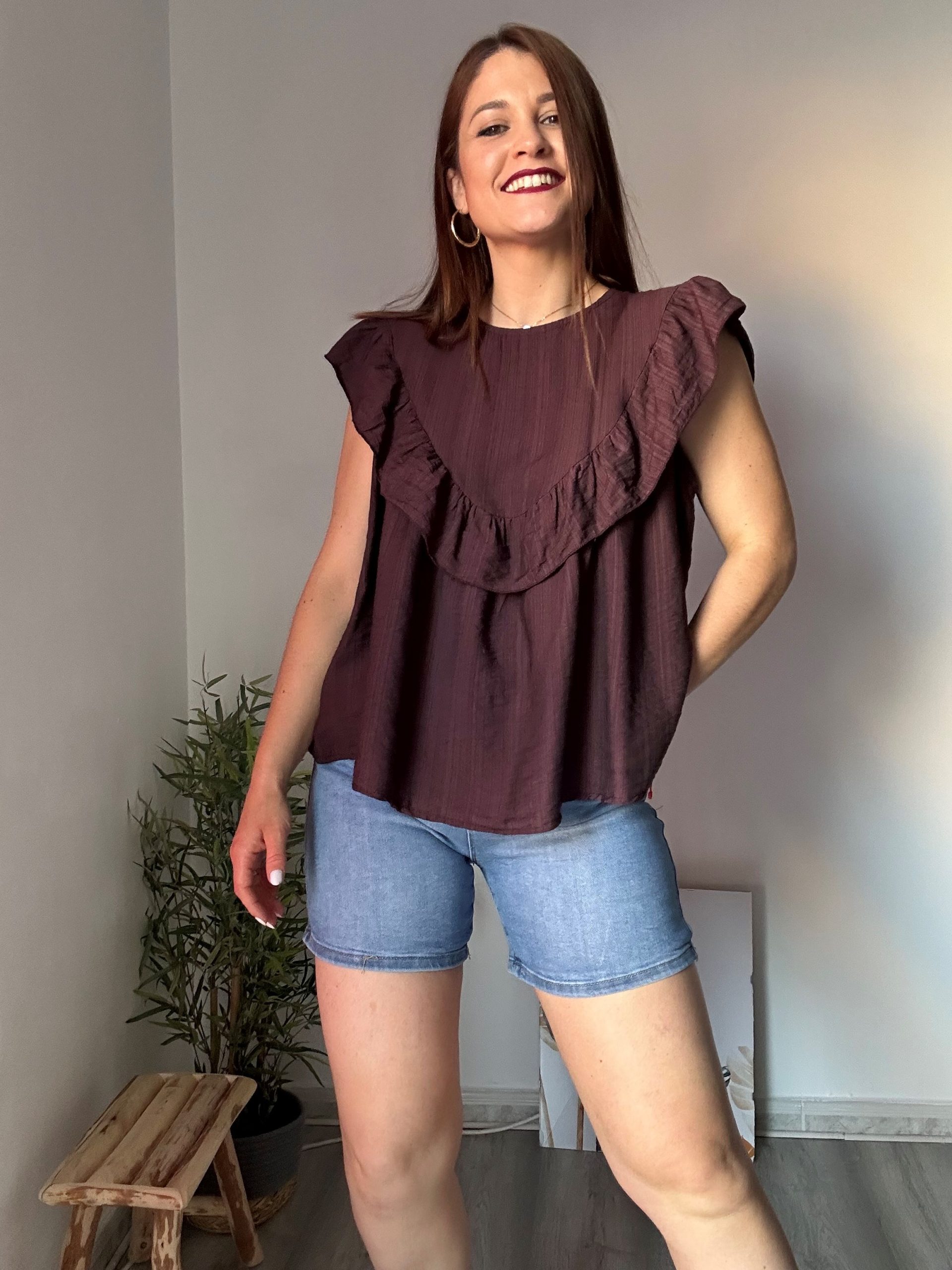 Blusa berenjena volante 3