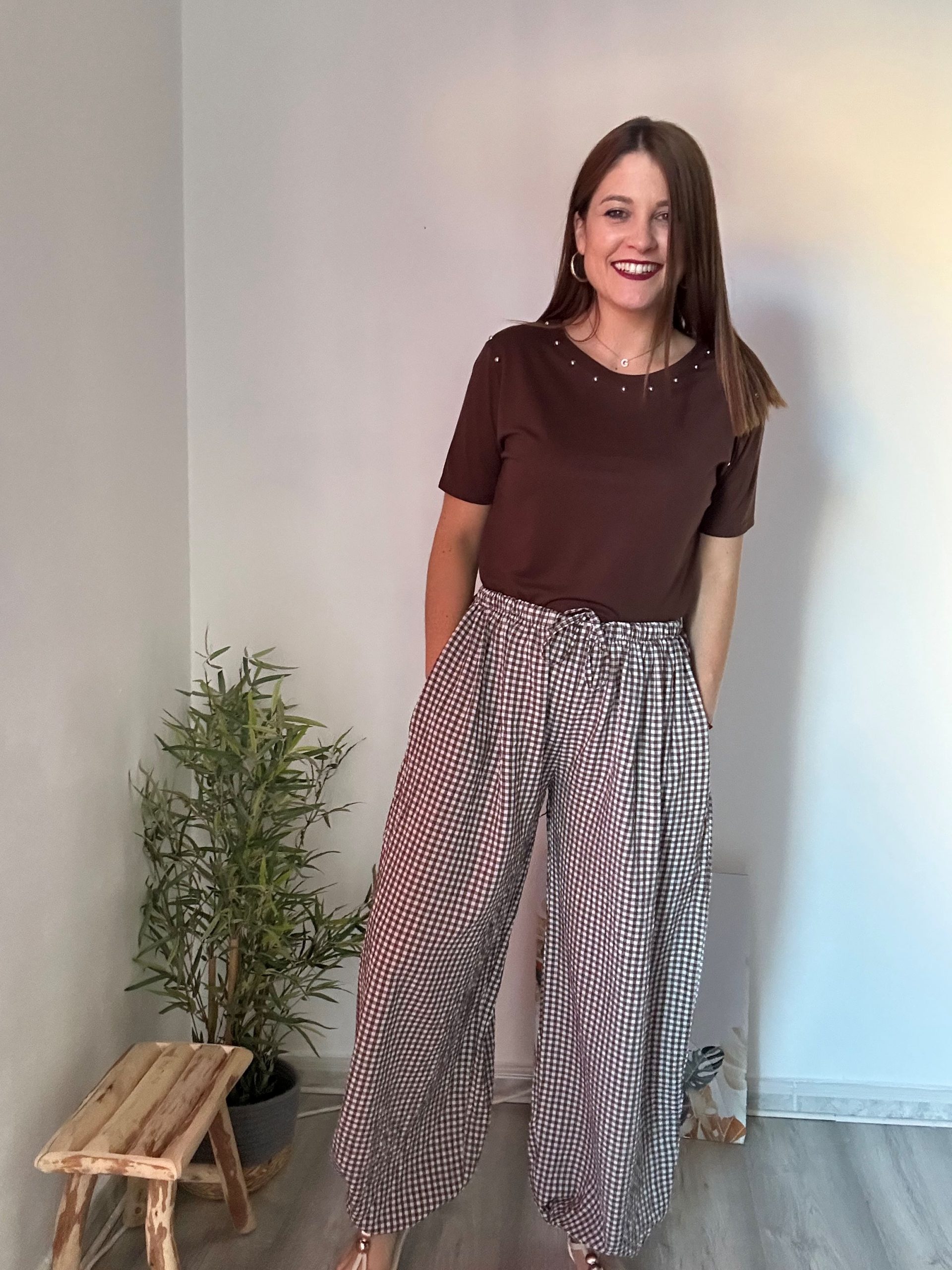 Camiseta marrón tachas 3