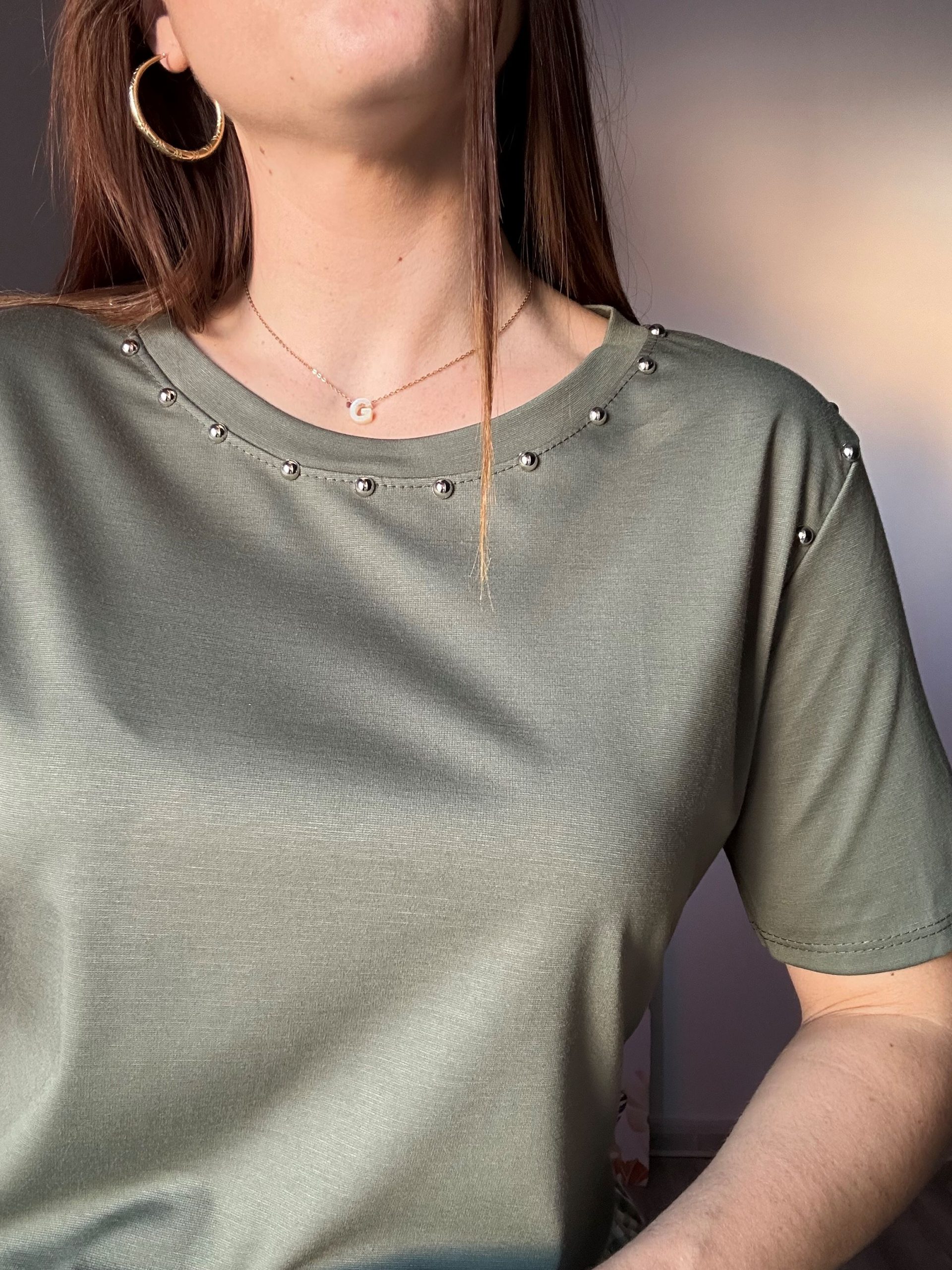 Camiseta verde tachas 2